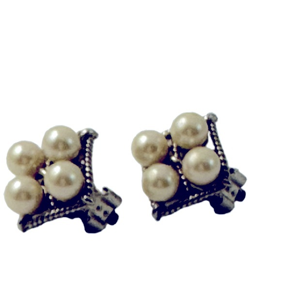 Vintage Earrings Clip On Faux Pearl - Picture 4 of 4